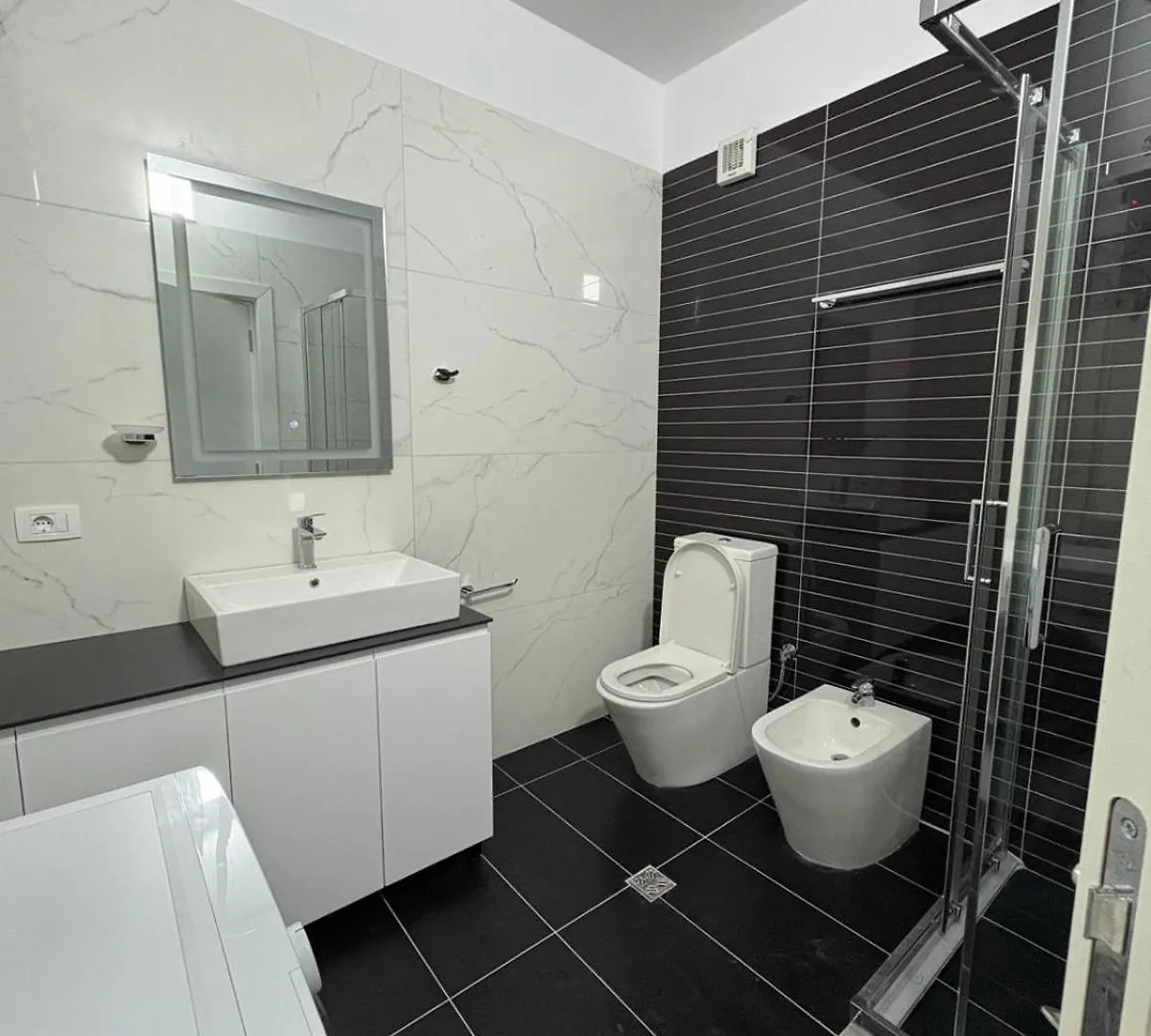 Saranda Terraces Modern Apartment -Parking E Side Sea View- 50 M From Beach
